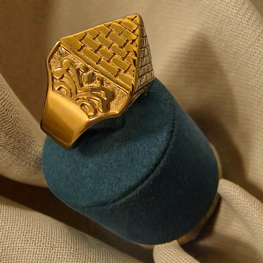 Pyramid Ring