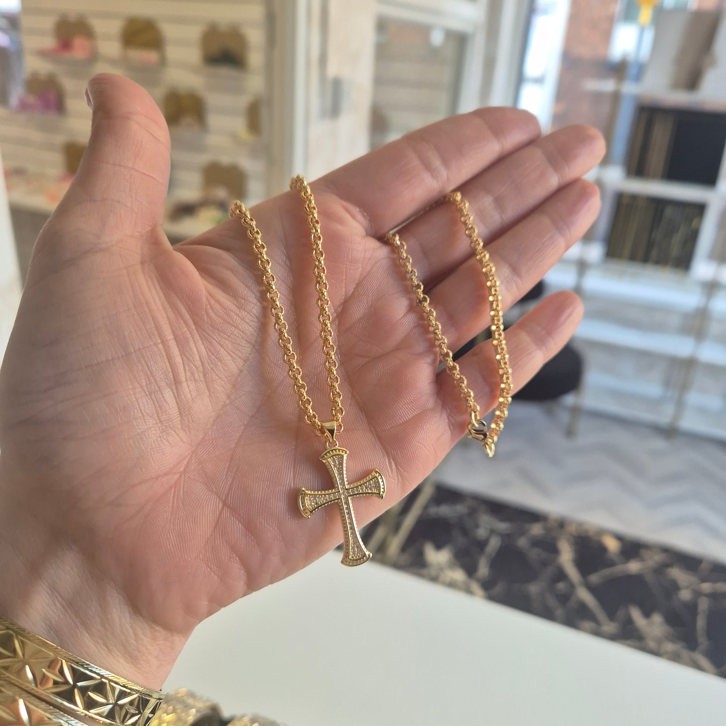 Cross On 4mm belcher 24"