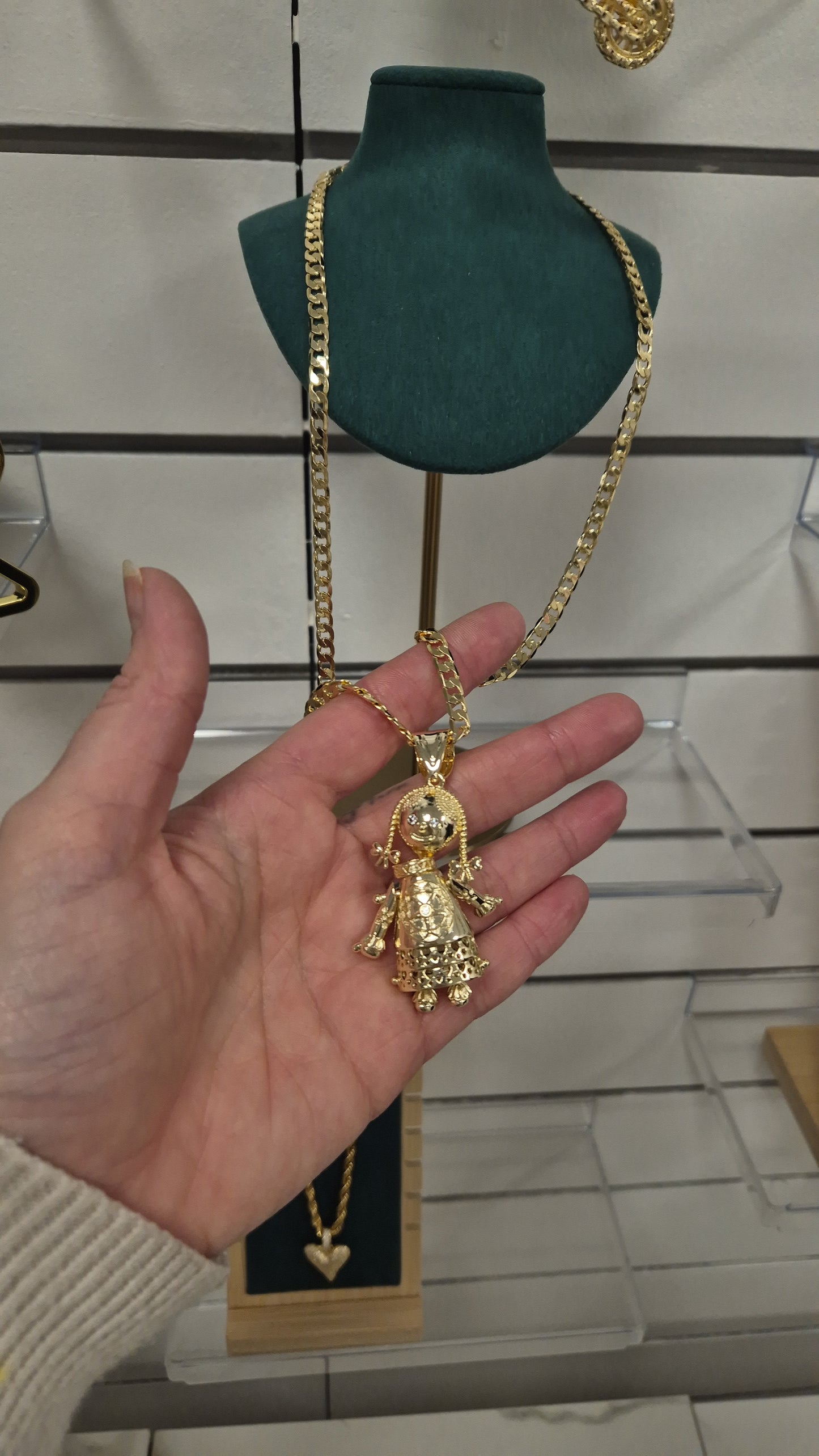 Large Ragdoll Pendant On 4mm 24" Curb