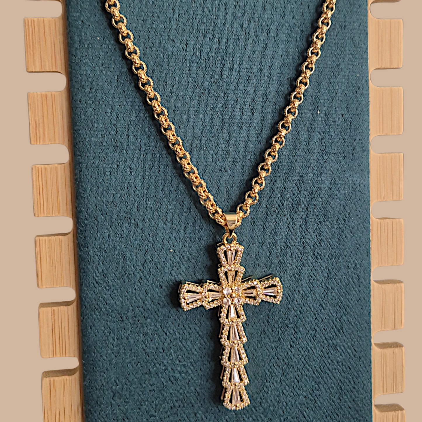 Cross On 4mm belcher 24"